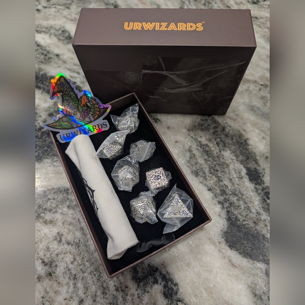 NIB URWizards Silver Dice Set, Table Top Games/Dungeons And Dragons